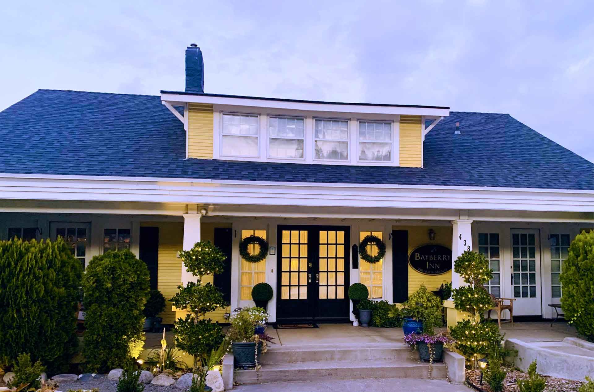 Front view of the inn.